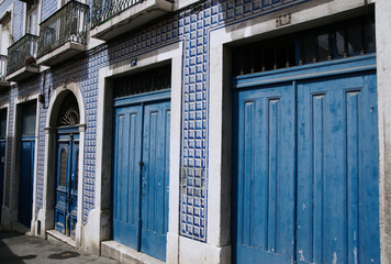 Blue doors in Lisboa