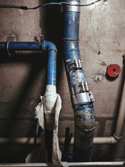 Repaired pipe Distilling the pipe causing the leak and damage in the water system of the building.