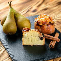 cupcake with pear and cinnamon