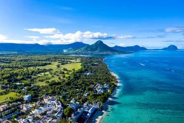 Photo sur Plexiglas Le Morne, Maurice The beach at Flic en Flac with luxury hotels and palm trees, behind the mountain Tourelle du Tamarin, Mauritius, Africa