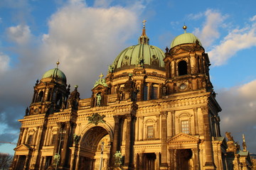 Fototapeta na wymiar Berlin, cathedrale, le dome