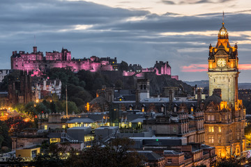 Edinburgh city skyline and castle at night, Scotland - obrazy, fototapety, plakaty