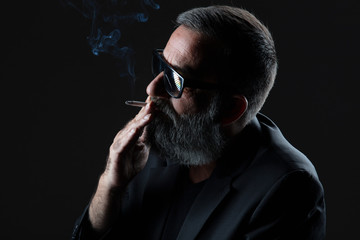 Homme fumeur 