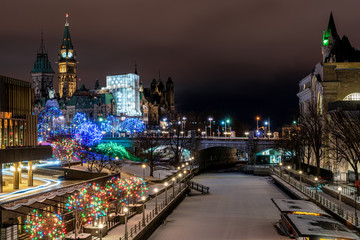 Rideau Canal Skateway at night. Parliament Hill in the background. - obrazy, fototapety, plakaty