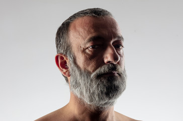 Homme a barbe grise 