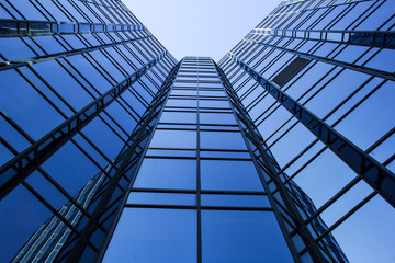 Obraz premium modern office building with reflection in windows of building