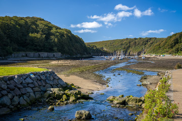 Fototapeta premium SOLVA, PEMBROKESHIRE/UK - SEPTEMBER 13 : Yachts on the mud at Solva in Pembrokeshire on September 13, 2019