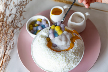 Set Bua Loi Bingsu milk ice dessert