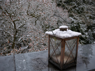 Laterne im Schnee