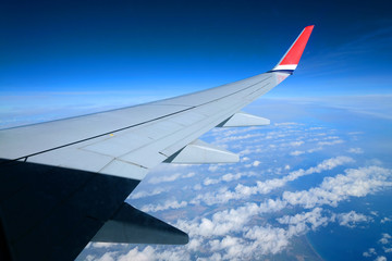 Obraz premium Wing of a plane during the flight
