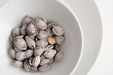 roasted apricot kernels
