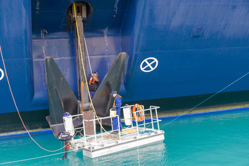 Wartungssarbeiten im Hafen