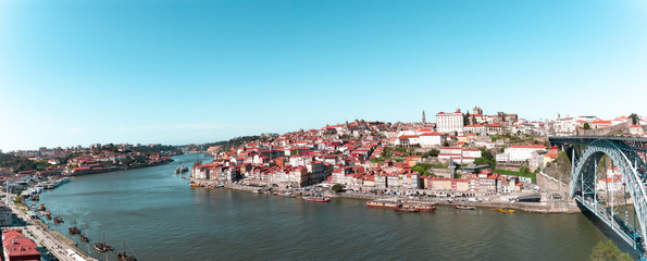 Fototapeta na wymiar Panoramic view Of the Banks Of River Durou, Porto, Portugal