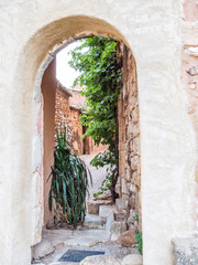 Naklejka premium Ochre buildings and doorways of Roussillon, France.