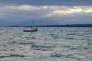 Obraz premium Fishing boat in the Ultima Esperanza Inlet from Puerto Natales.