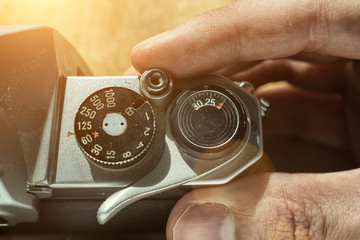 Setting the shutter speed on an analog camera