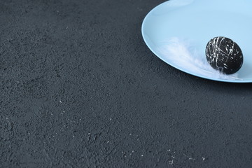 Obraz premium Easter egg in a plate. Modern egg