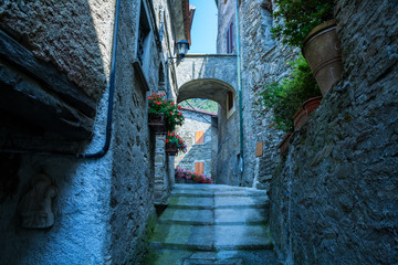 narrow alley in a tuscany village