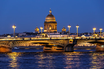 Fototapeta premium Annunciation bridge, St. Isaac's Cathedral in the evening light during the white nights. Saint Petersburg, Russia