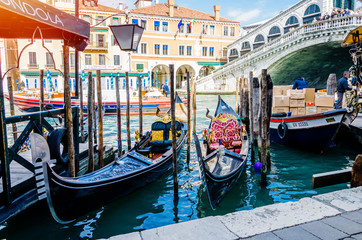 Fototapeta premium Rialto Bridge in Venice, Italy