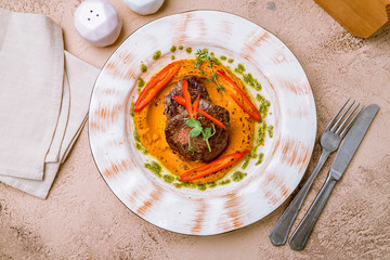medallions of beef with pumpkin sause
