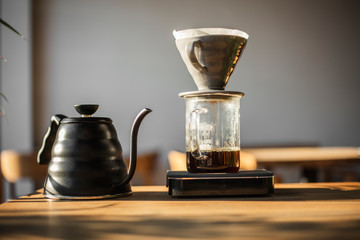 Making Arabica coffee using an alternative method of pour over