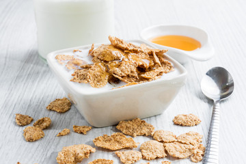 Delicious cereal flakes with milk