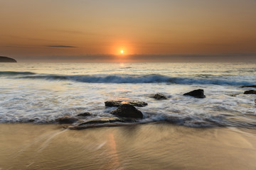 Naklejka premium Pretty Pastel Summer Sunrise by the Sea