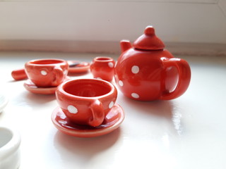 teapot and cups