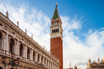 Obraz premium St. Mark's Square in Venice. Tall bell tower on a sunny day.