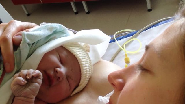 First cry of a newborn baby. Skin to the skin with mother