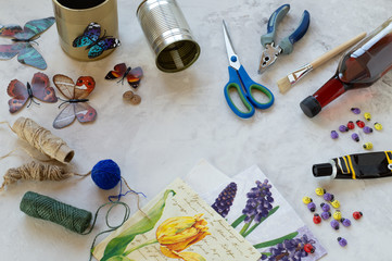 Decorating tin cans with decoupage napkins, jute rope and using various decor elements. Do it...