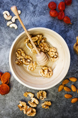 baked apples with cinnamon and walnuts, autumn sweet breakfast, healthy dessert