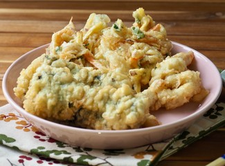 아시아 음식 채소, 오징어, 김말이 튀김 