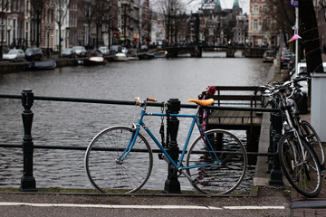 Fototapeta na wymiar Bicycle chained to a canal in amsterdam