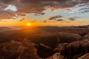 Fototapeta na wymiar Sunset at Cedar Breaks National Monument