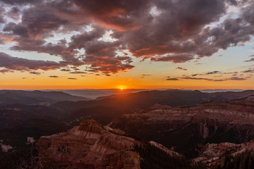 Fototapeta na wymiar Sunset at Cedar Breaks National Monument
