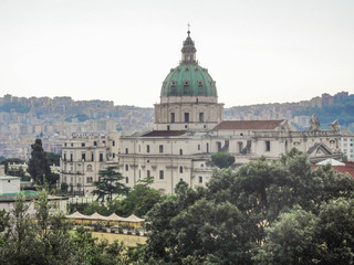 Fototapeta na wymiar Neapel Basilika Kirche Altstadt Sehenswürdigkeit