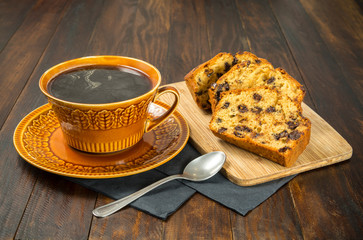 Café y bizcocho de chocolate