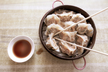 People eat Chinese manti with soy