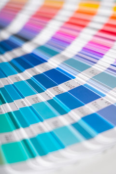 Vertical photograph of the catalog of color samples to be chosen for graphic and printing