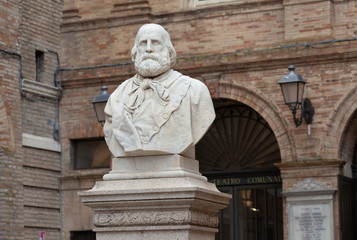 Fototapeta premium Giuseppe Garibaldi Monument and square in Loreto