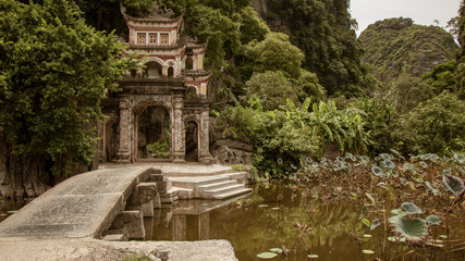 Fototapeta na wymiar Temple in Vietnam