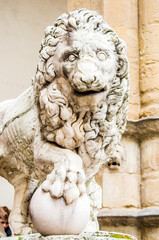 statue of the Italian Florentine Renaissance: lions defending freedom