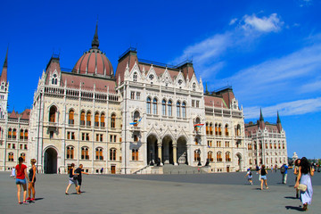 Fototapeta premium Famous Hungarian Parliament Building, a neo-Gothic landmark, UNESCO World Heritage, city Budapest, Hungary