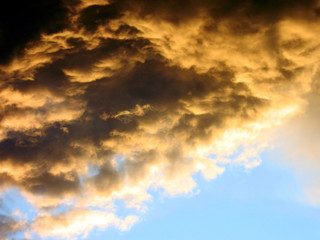 Fototapeta premium A beautiful large grey cloud in the blue sky