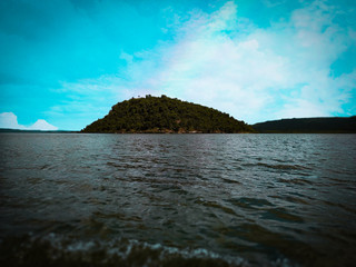Montanha em meio ao mar de MARAGOJIPE-BA