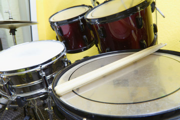 Schlagzeug in einem Tonstudio