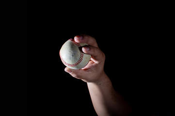 右手投げ投手の多彩な変化球の握り方