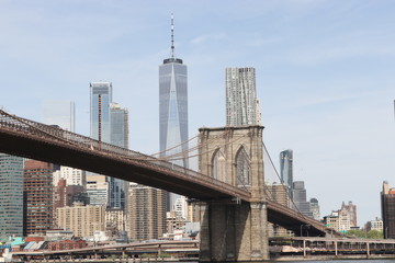 brooklyn bridge and manhattan skyline